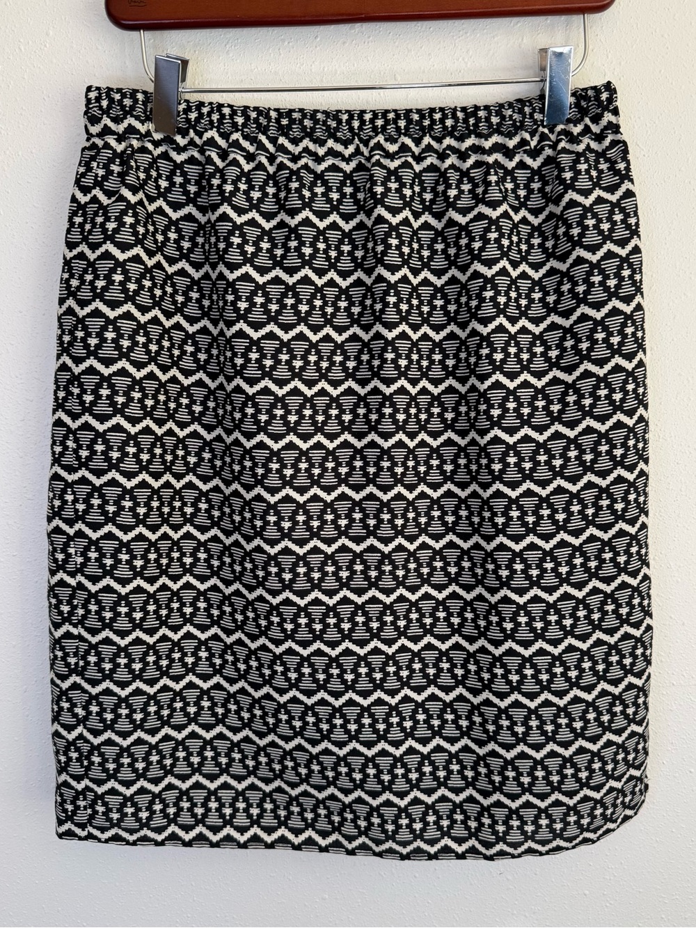 LOFT Black White Printed Skirt Size S Elastic Waist Side Slit - Picture 3 of 8